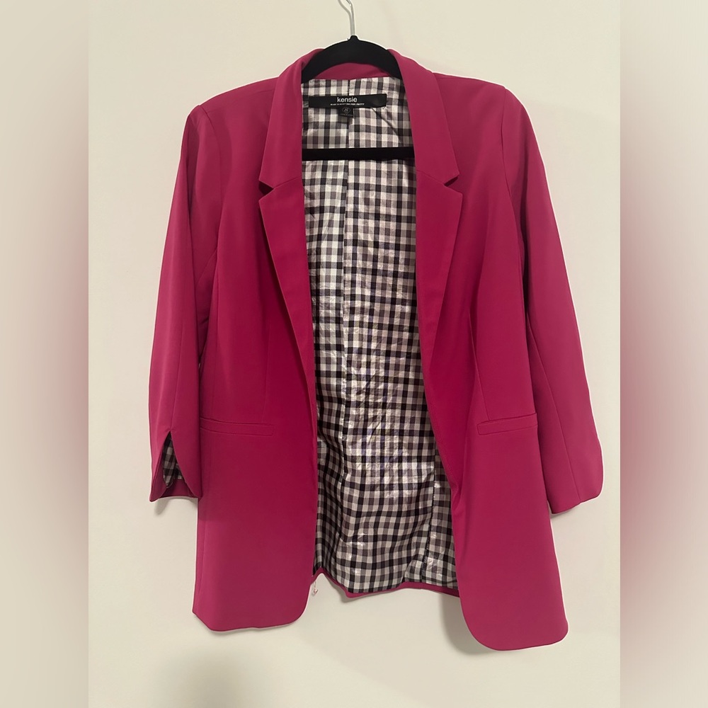Kenzie bold pink blazer. Size small. Causal oversized fit.
